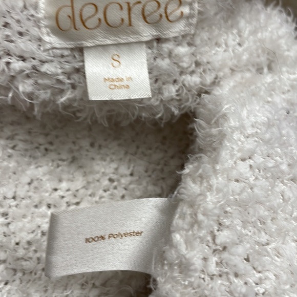 Super soft fuzzy white cardigan sweater - Picture 4 of 4